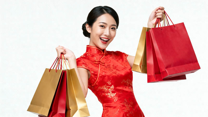 红衣女子购物乐图片