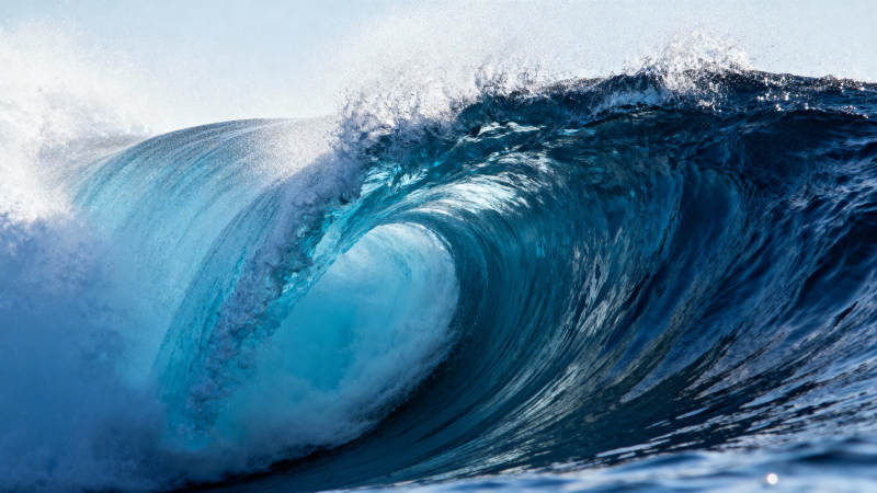 巨浪翻滚 蔚蓝壮阔图片