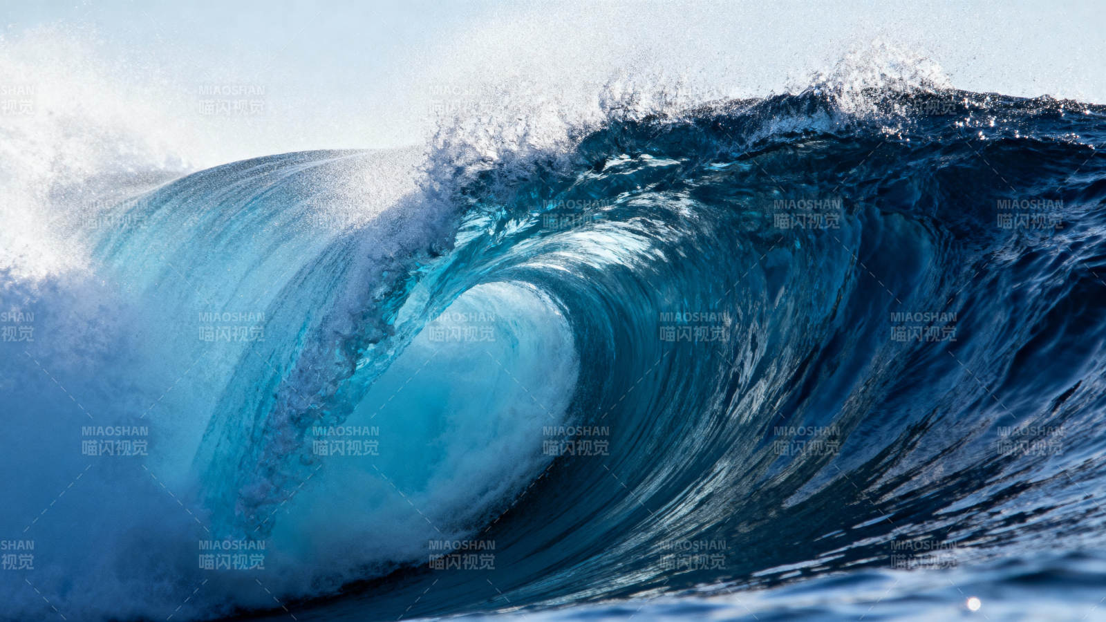 巨浪翻滚 蔚蓝壮阔图片