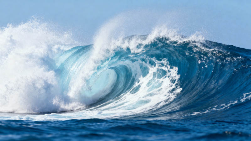 巨浪翻滚 蔚蓝壮阔图片