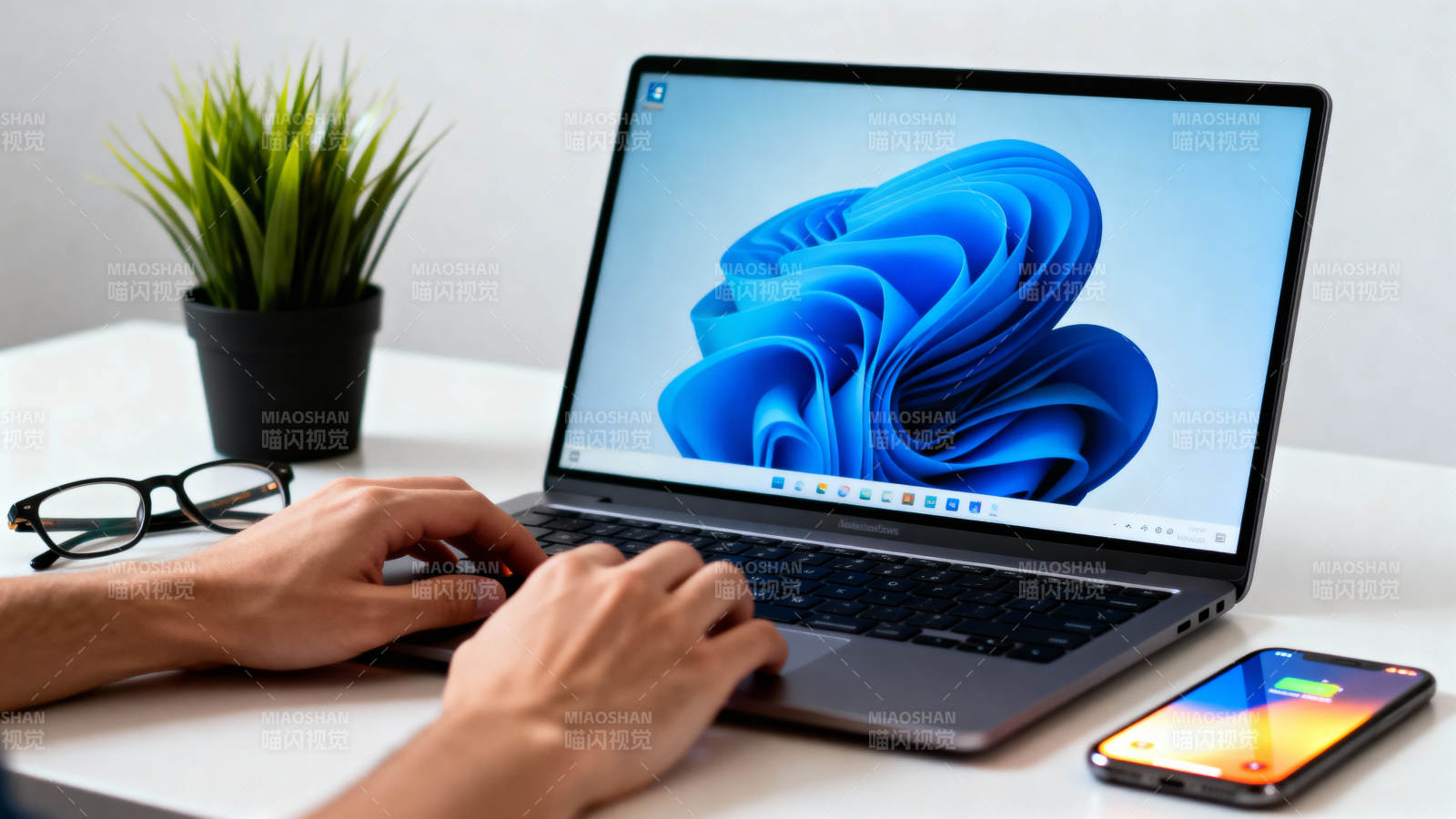 专注工作瞬间图片