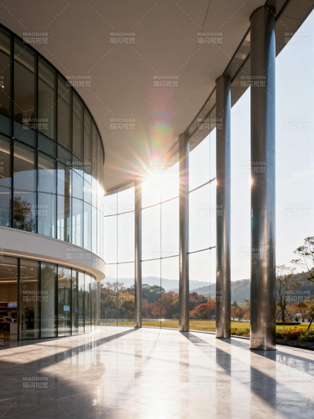 光影交错的现代建筑图片