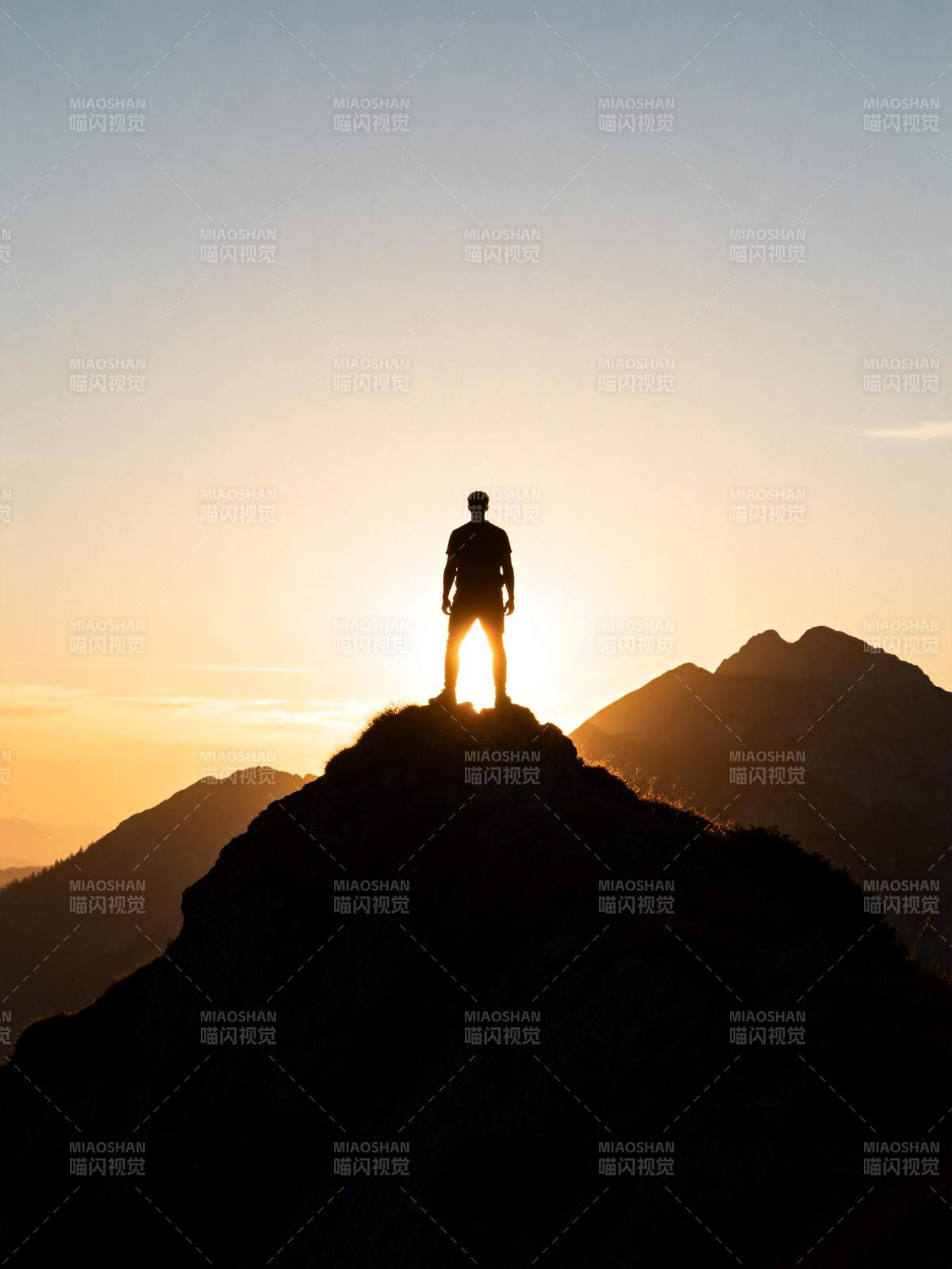登顶望日出图片
