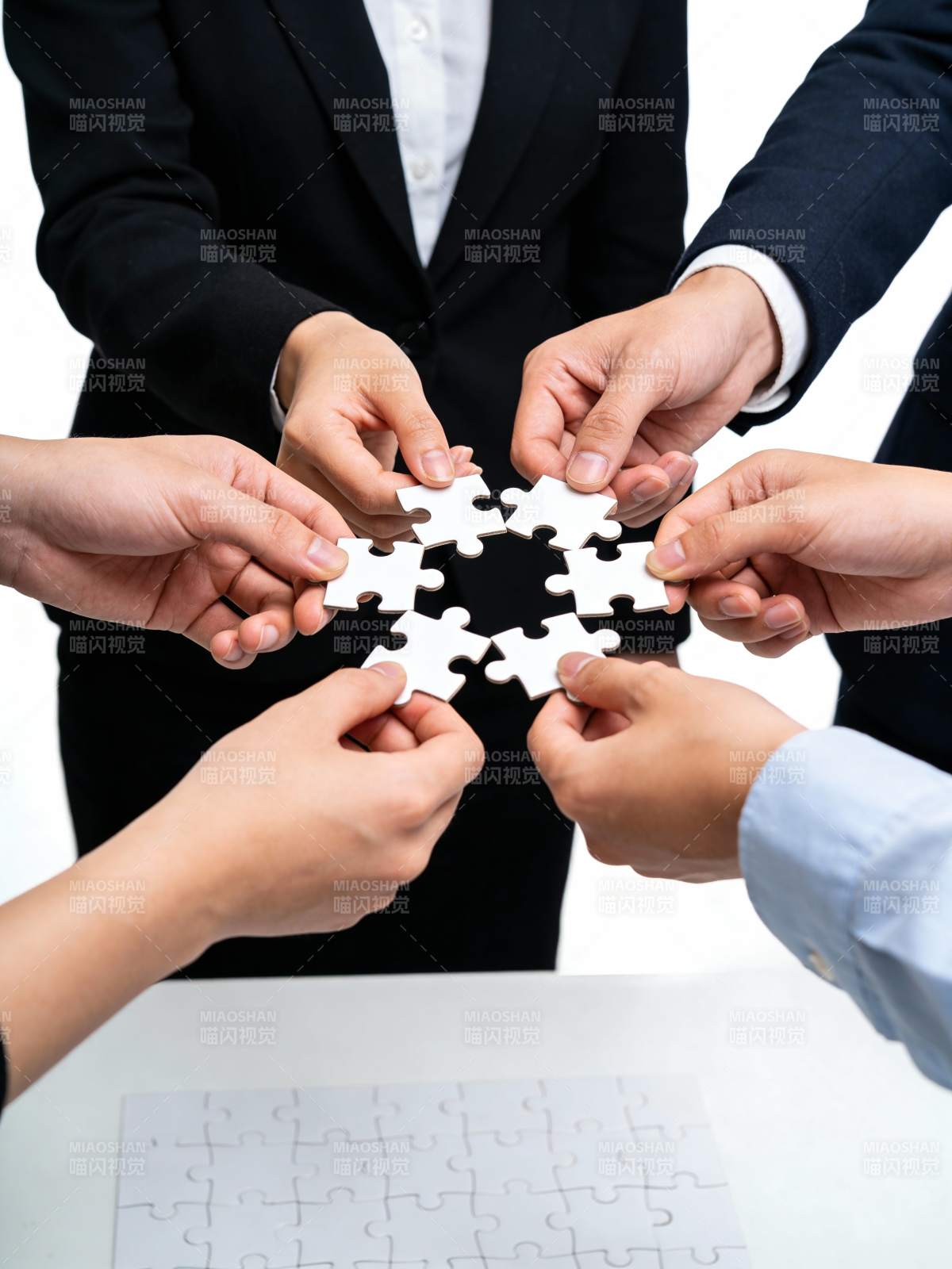 团队协作拼图图片