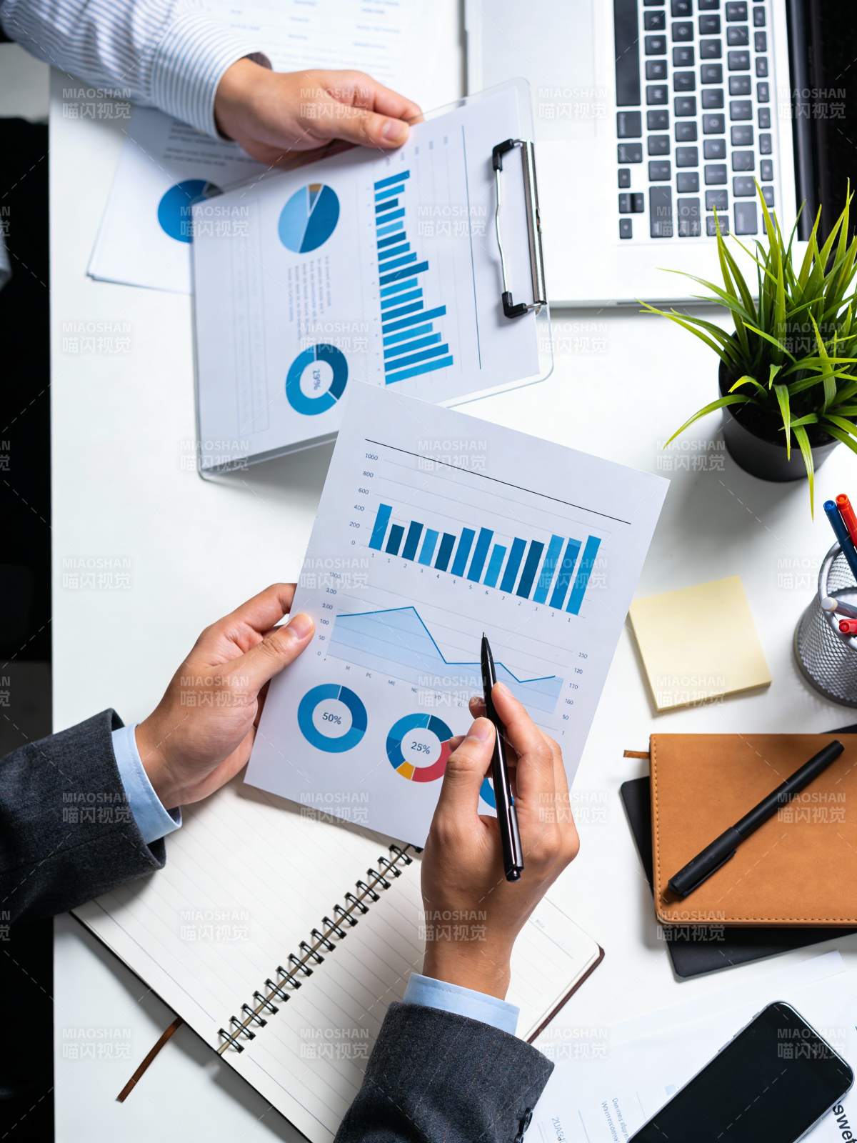 商务数据分析会议图片