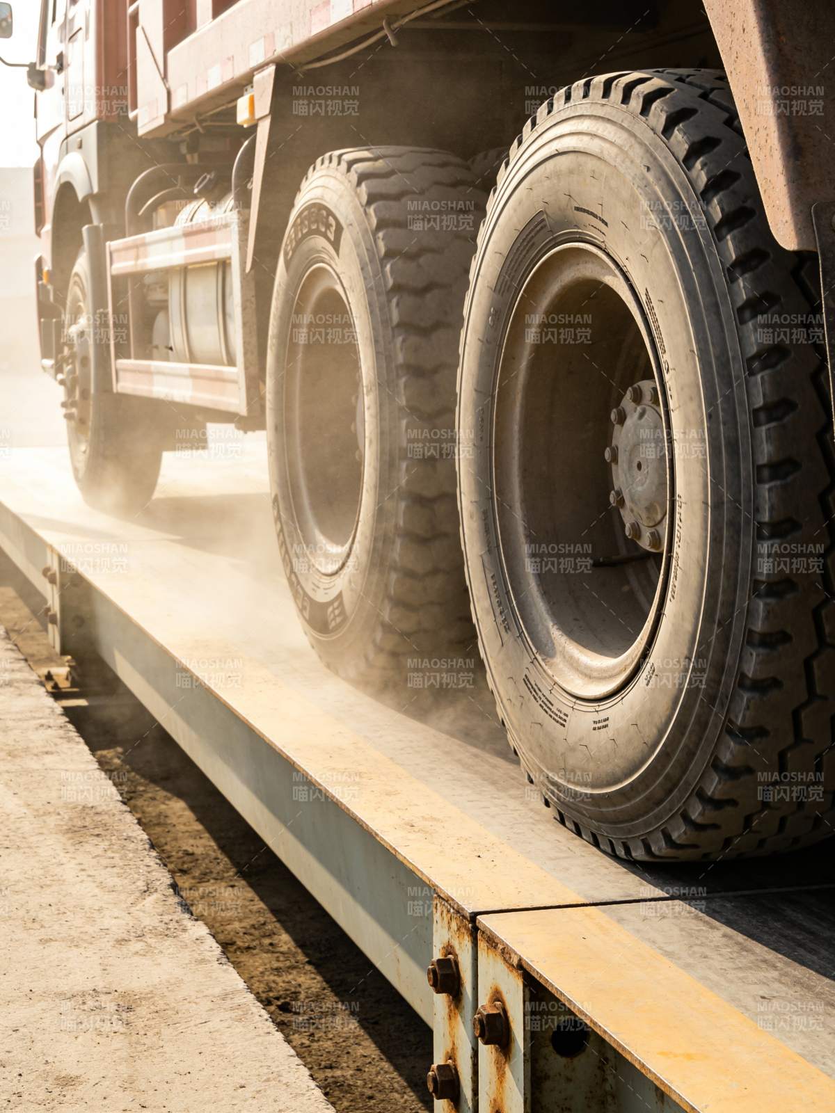 卡车过磅称重图片