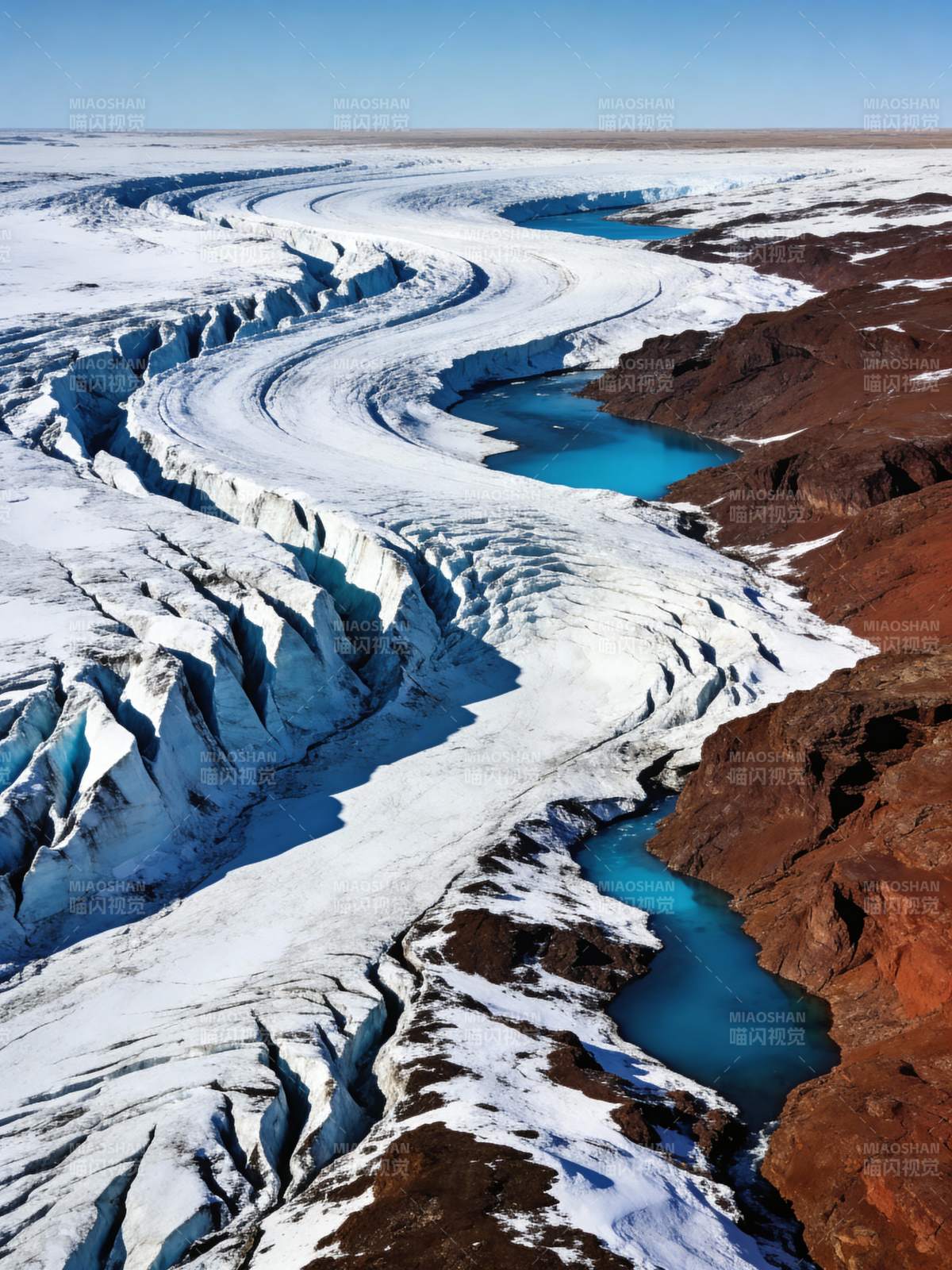 冰川蜿蜒入海图片
