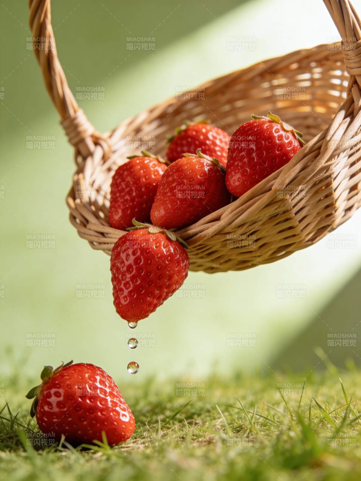草莓滴露 自然清新图片