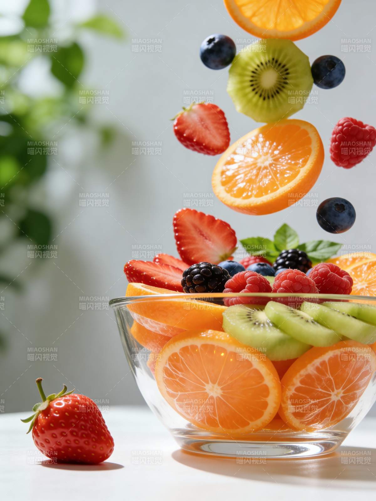 水果飞舞入碗图片