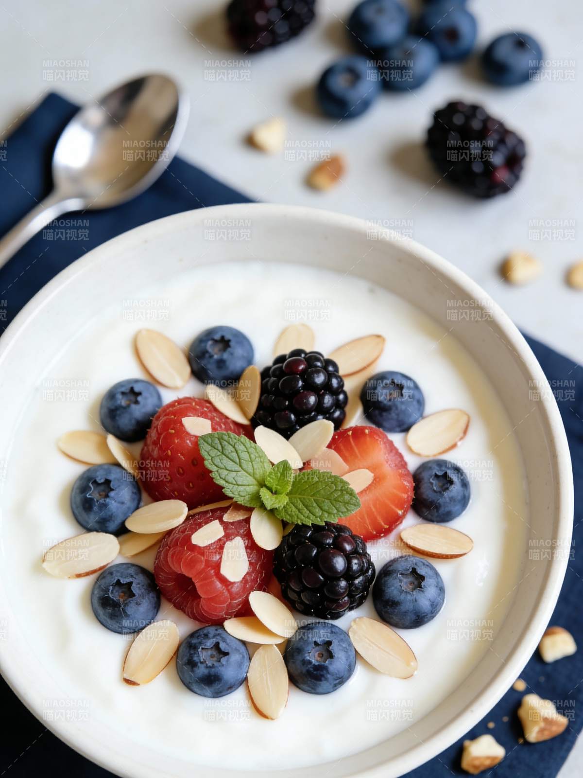 酸奶水果碗图片