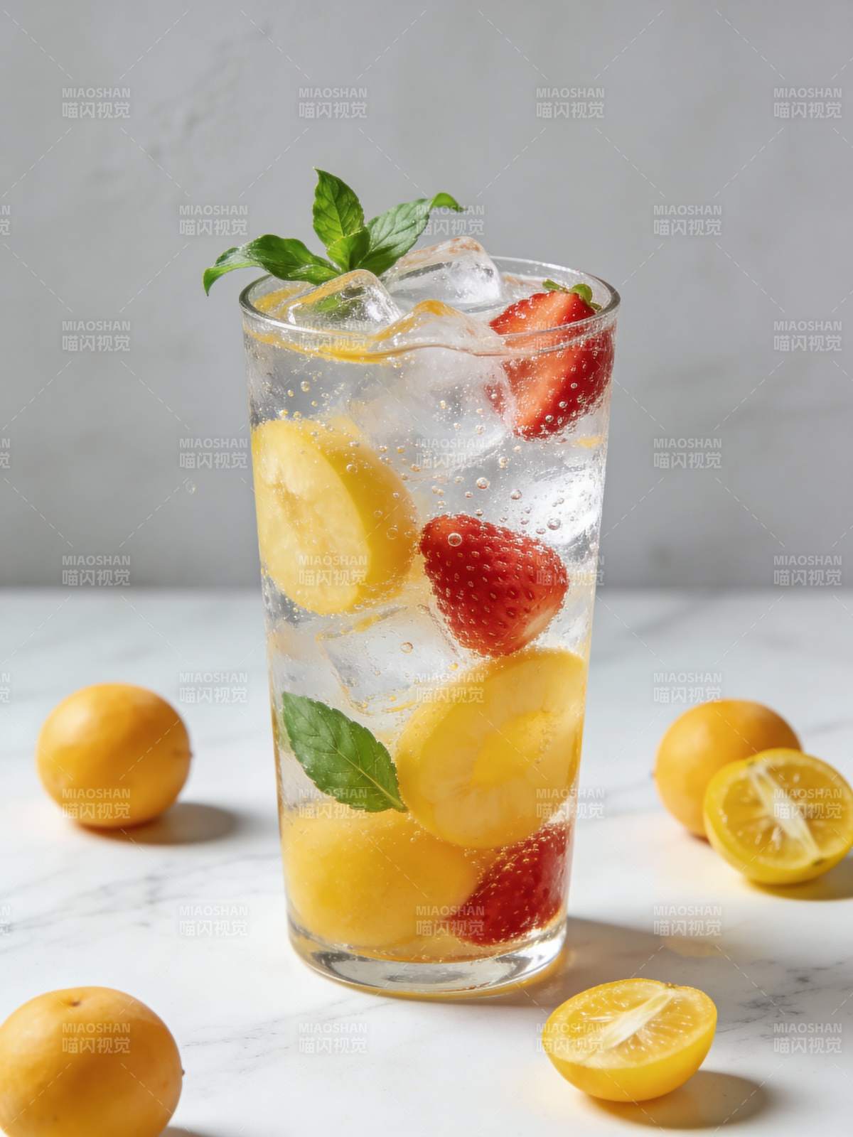 柠檬草莓冰饮图片