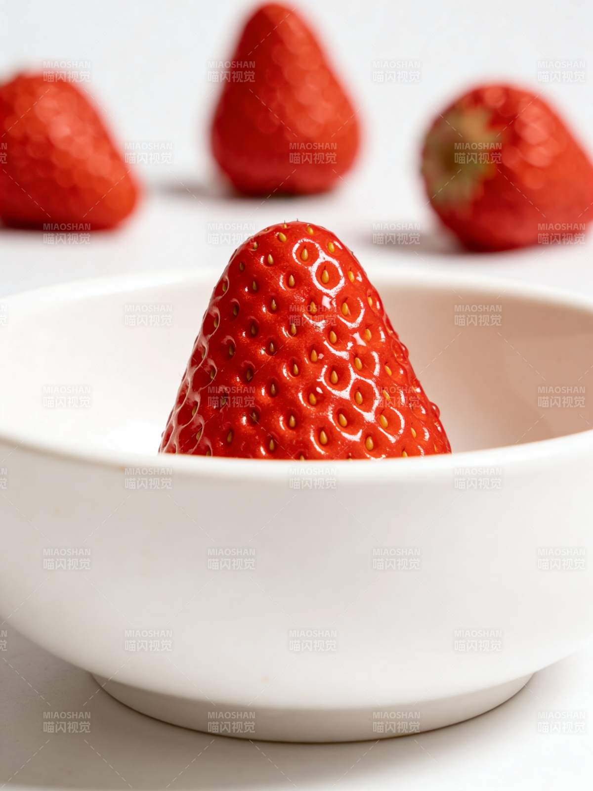 草莓静物图图片