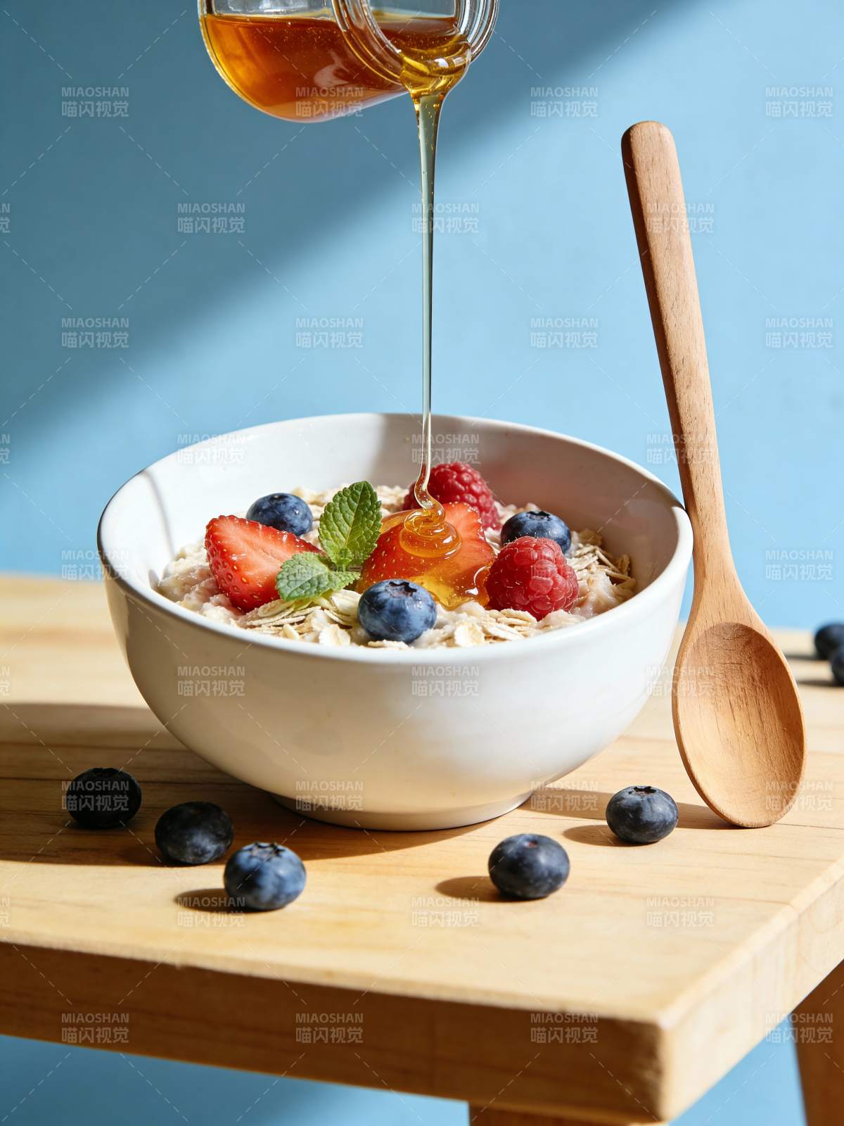 蜂蜜淋燕麦水果碗图片