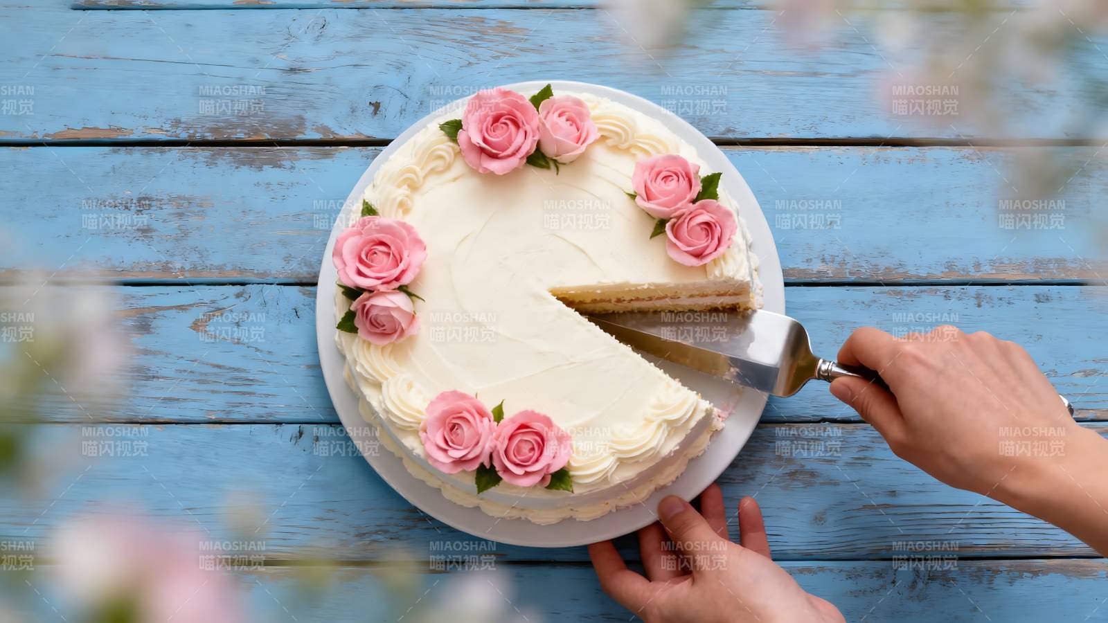 玫瑰蛋糕切片图片