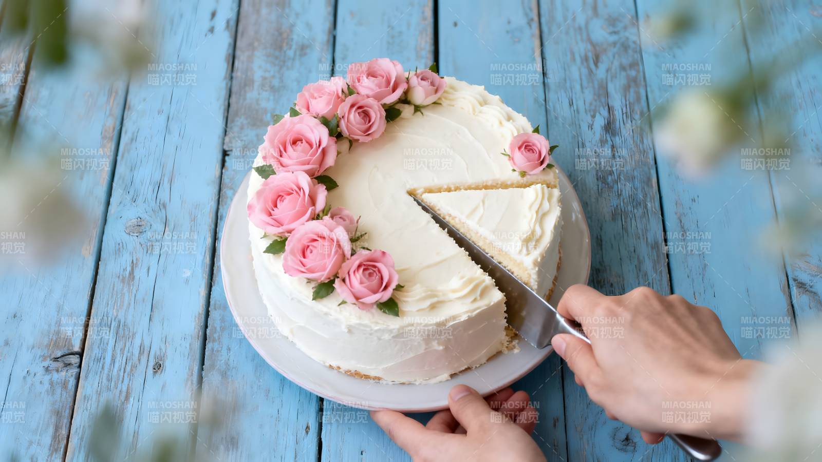 玫瑰蛋糕切片图片