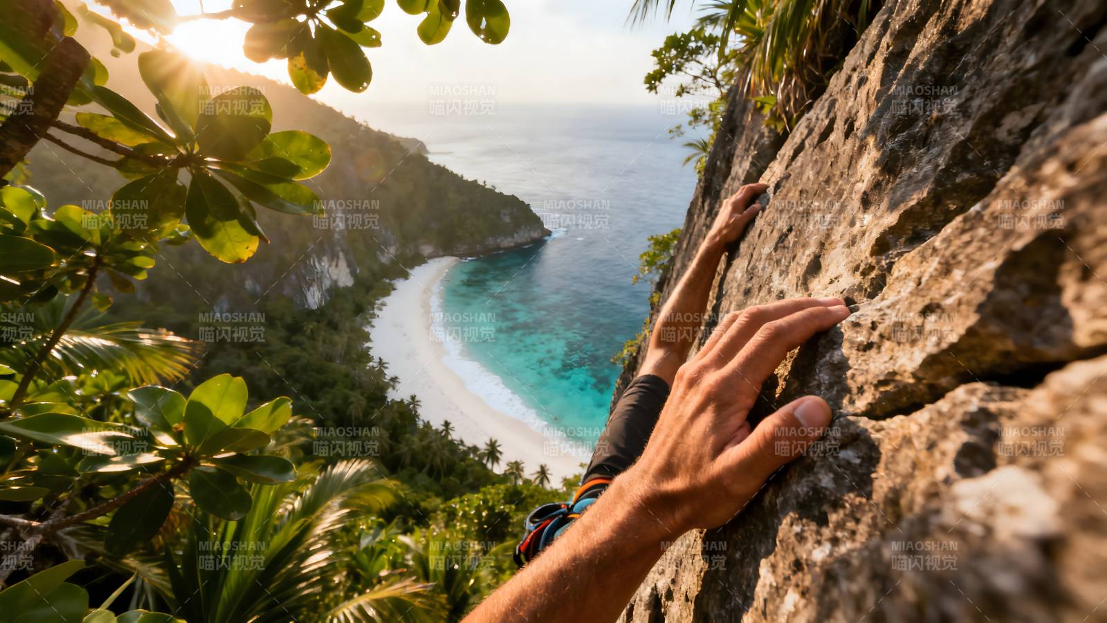 攀岩瞰海景图片