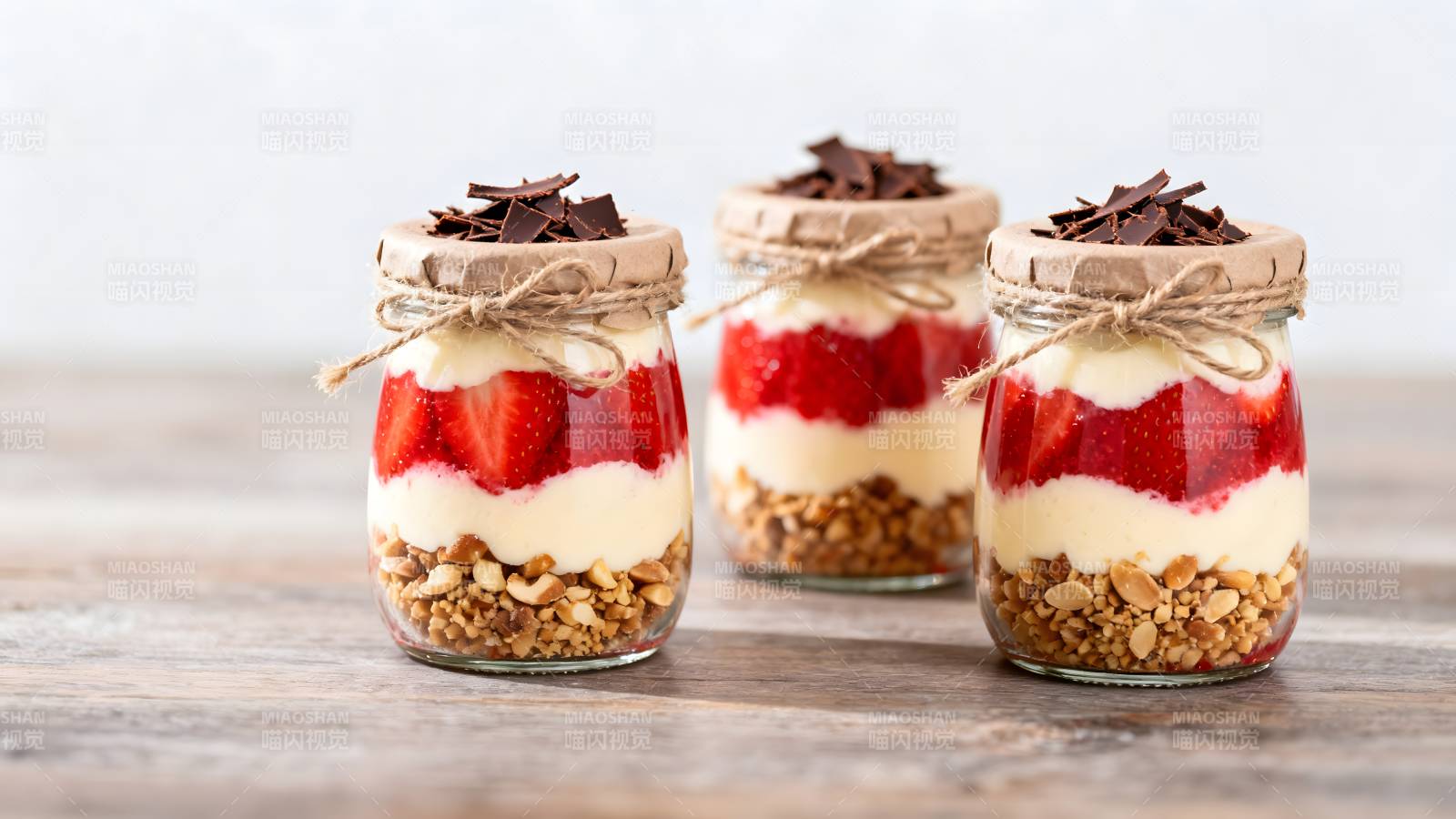 草莓奶酪杯图片