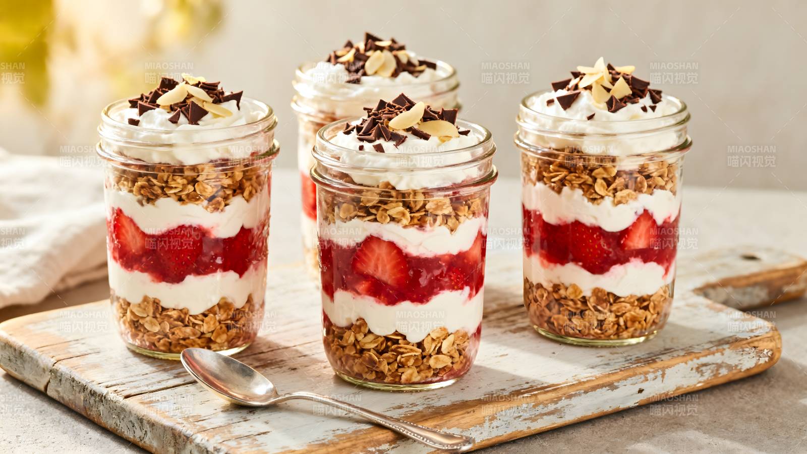 草莓燕麦杯图片