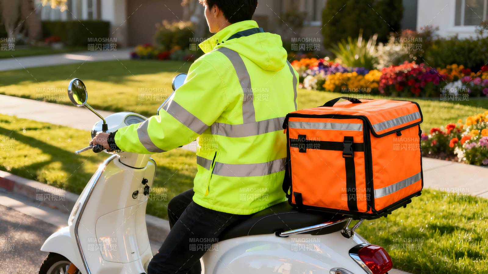 外卖员骑车送餐图片