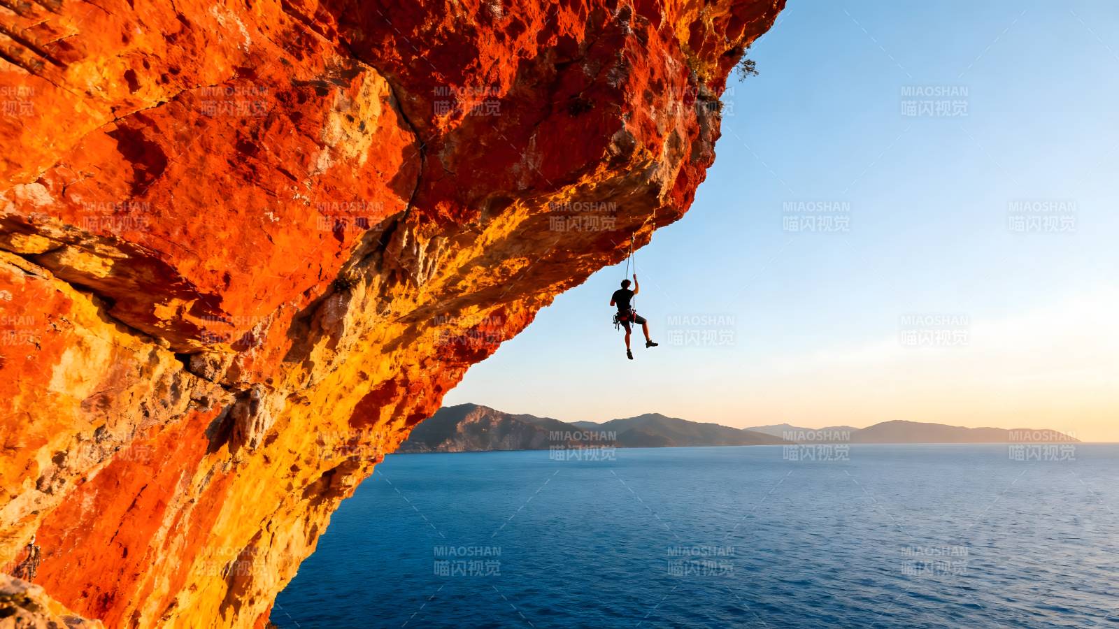 悬崖跳水 惊险一跃图片