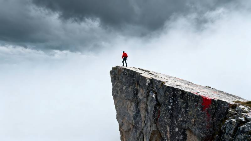 孤峰之上 一人独行图片