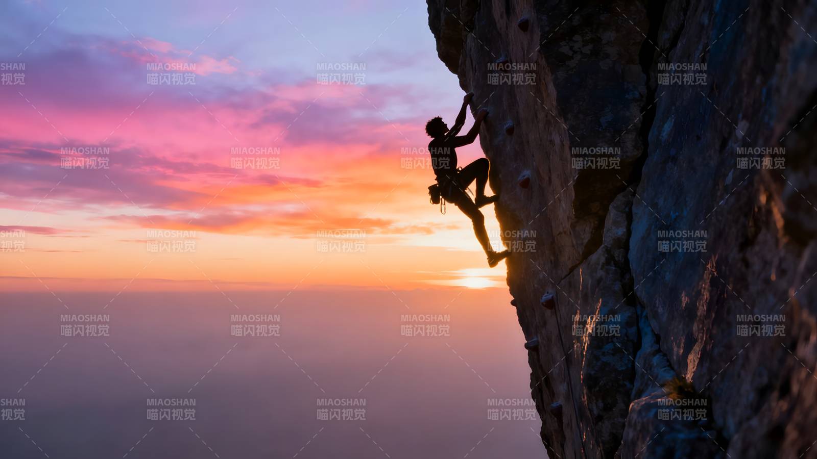 攀岩者剪影日落图片