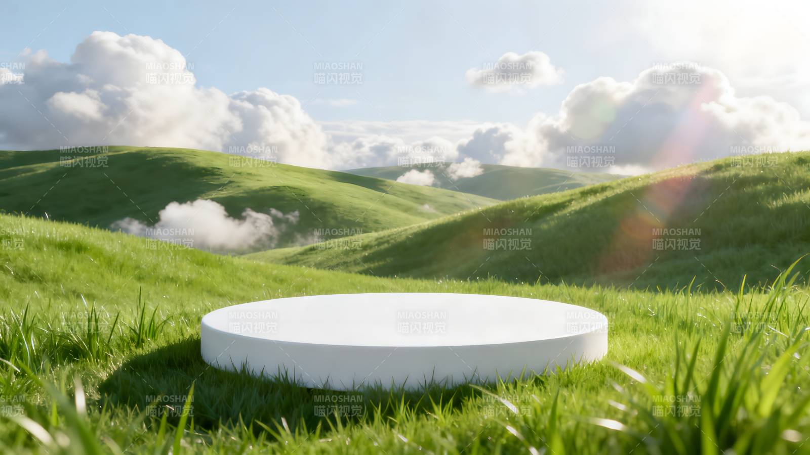 绿野上的白色圆台图片