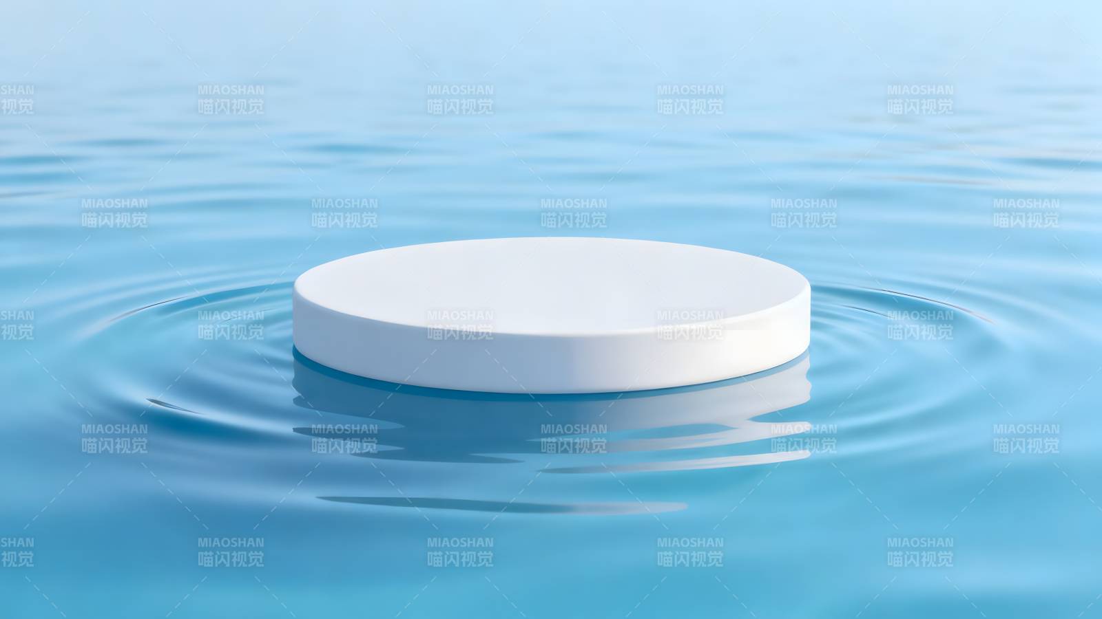 水中央的白盘图片