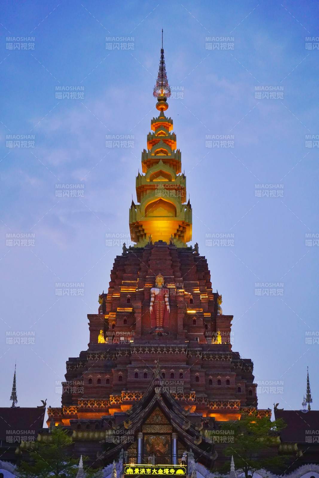 大金塔夜景璀璨图片