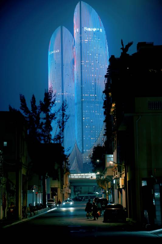 夜幕下的双塔奇景图片