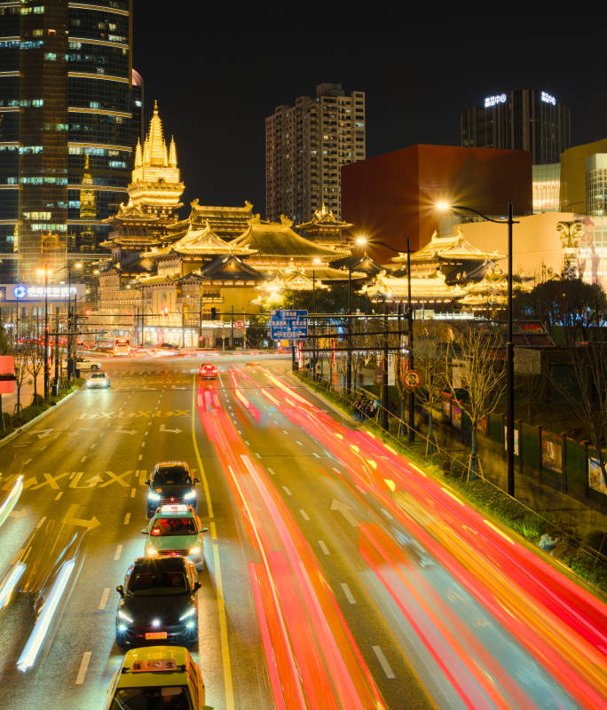 夜幕下的城市灯火图片