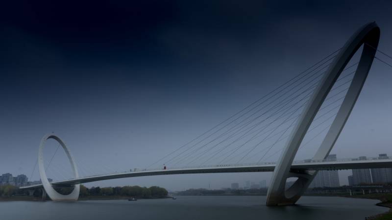 现代环形大桥夜景图片