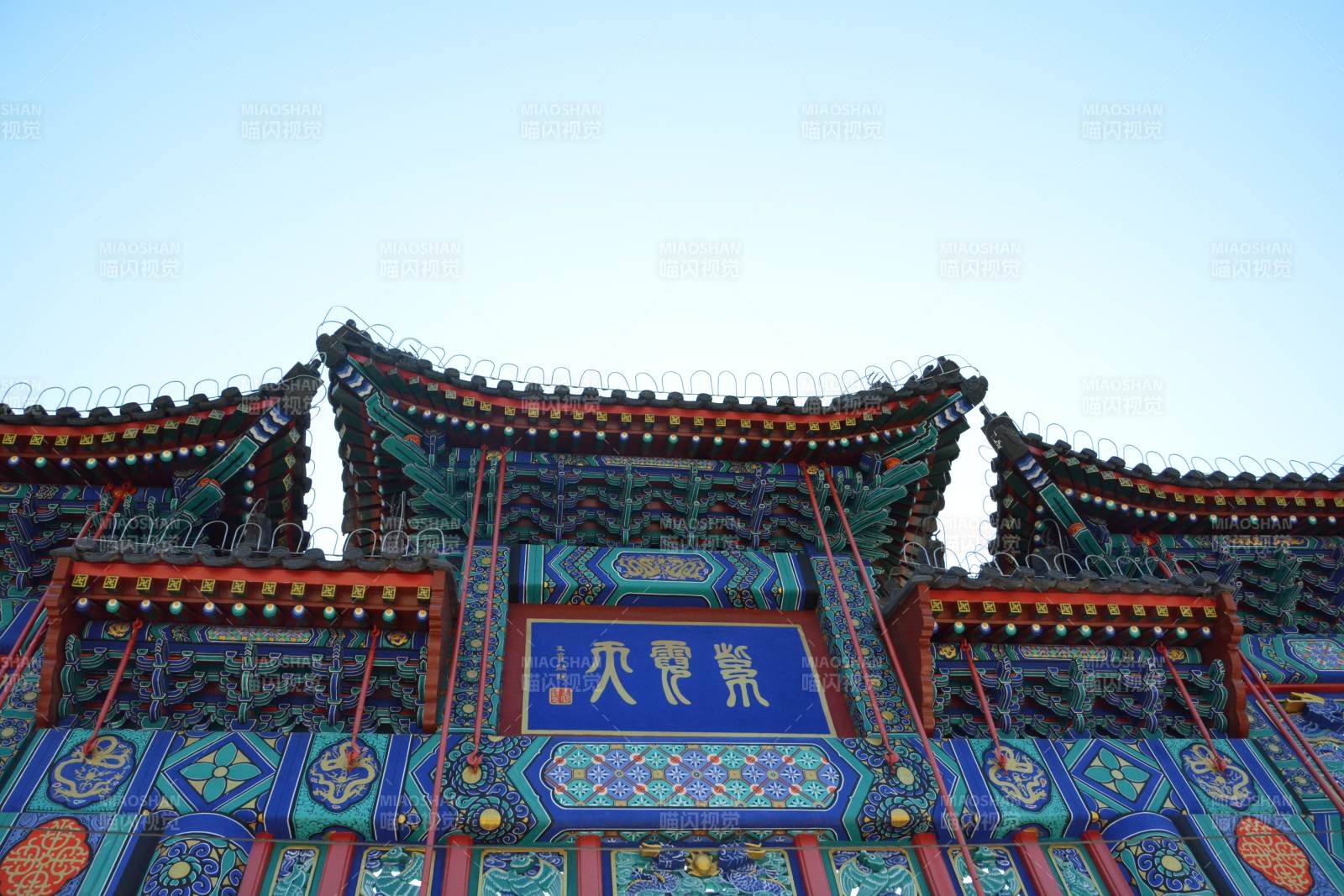 北京红螺寺彩绘门楼图片