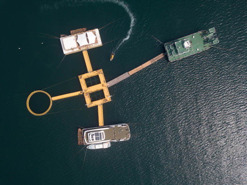 海上浮式平台俯瞰图片