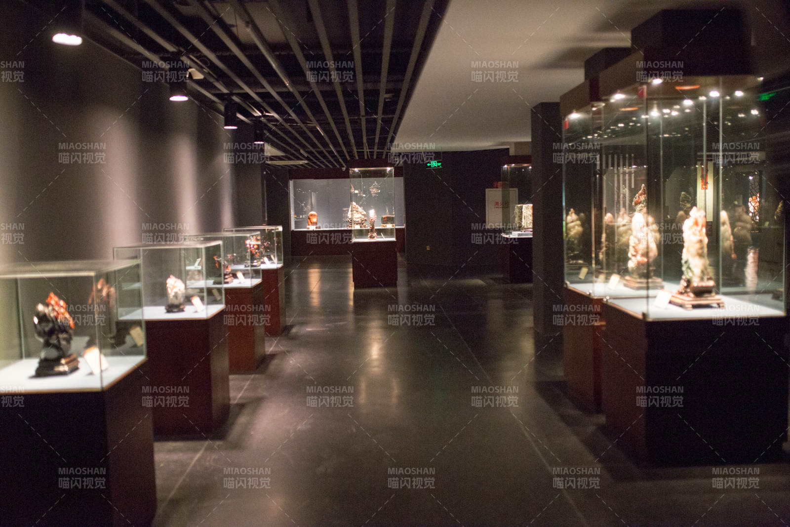 博物馆展厅夜景图片