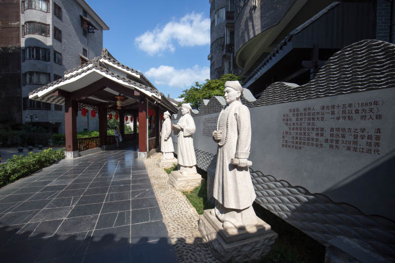 古韵石像园景图片