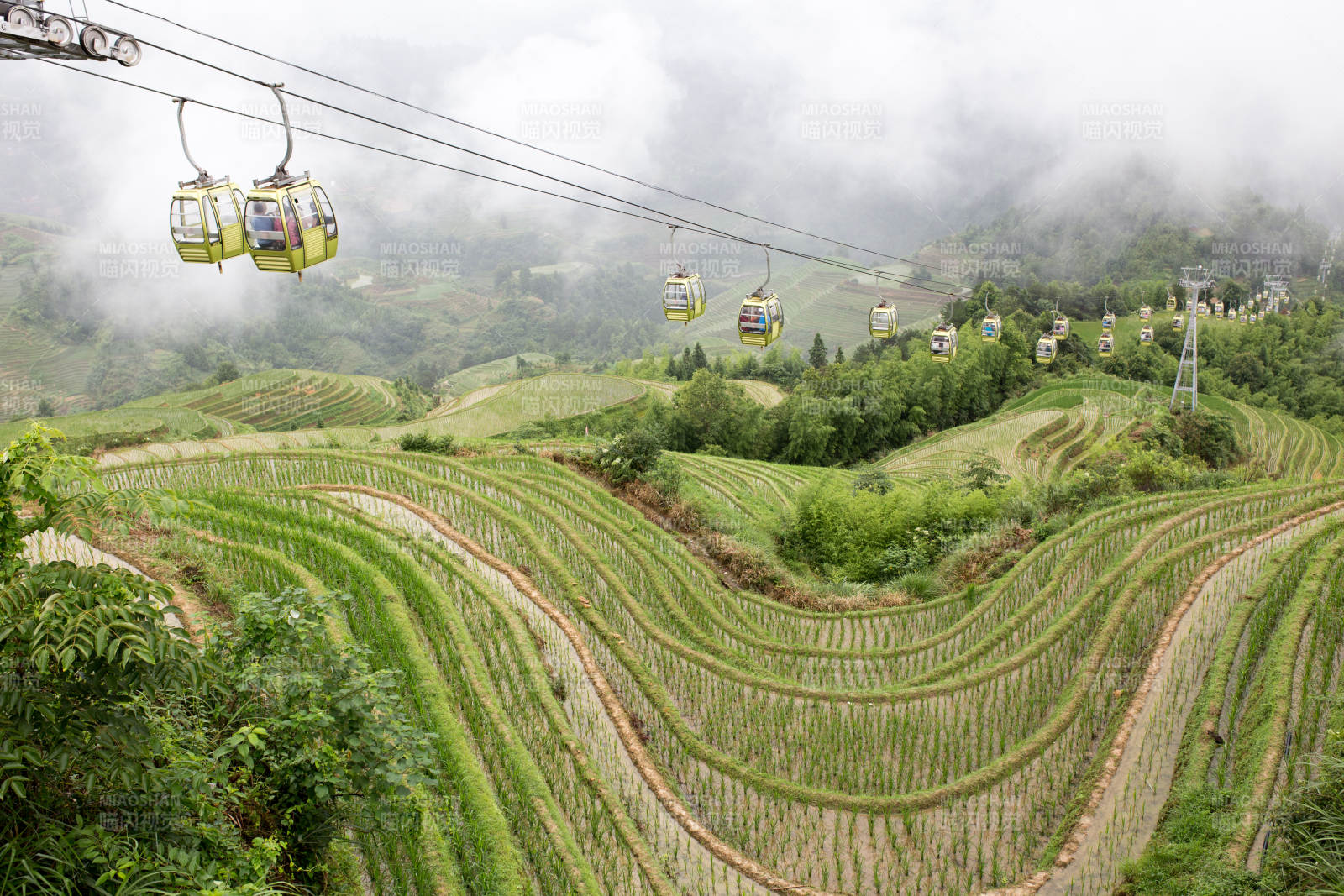 桂林梯田缆车云雾中图片