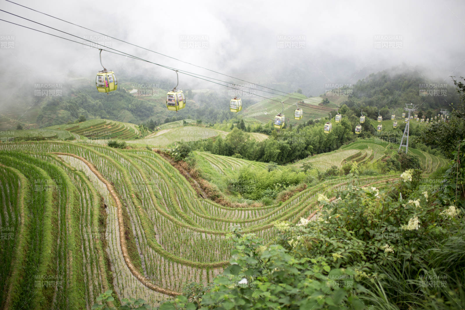 桂林梯田缆车云雾中图片