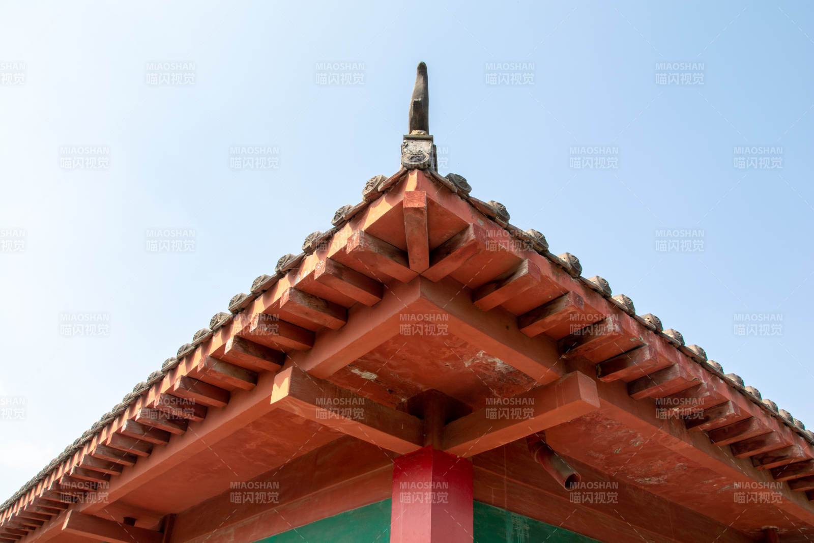 古建筑屋檐特写图片