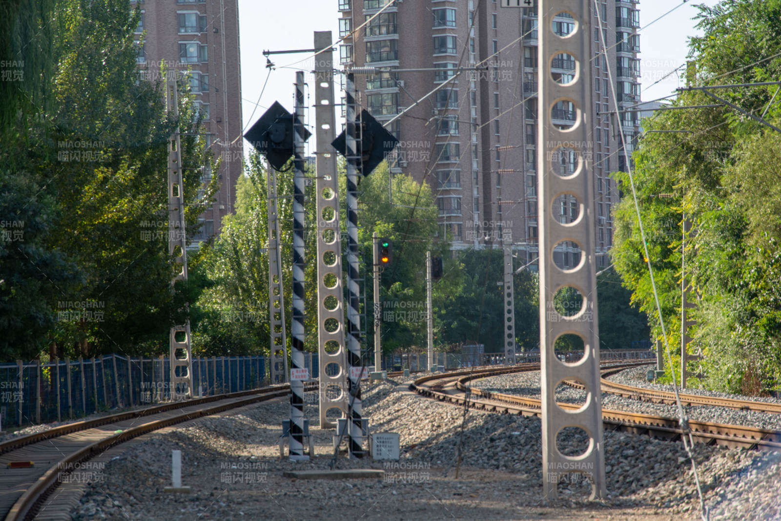 城市铁路轨道景象图片
