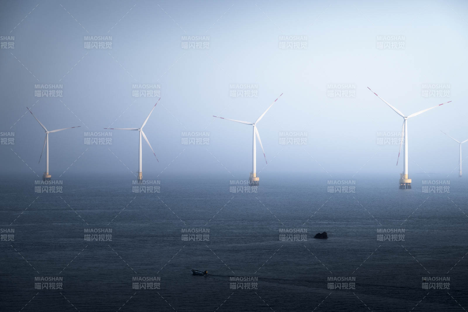 海上风车阵列图片