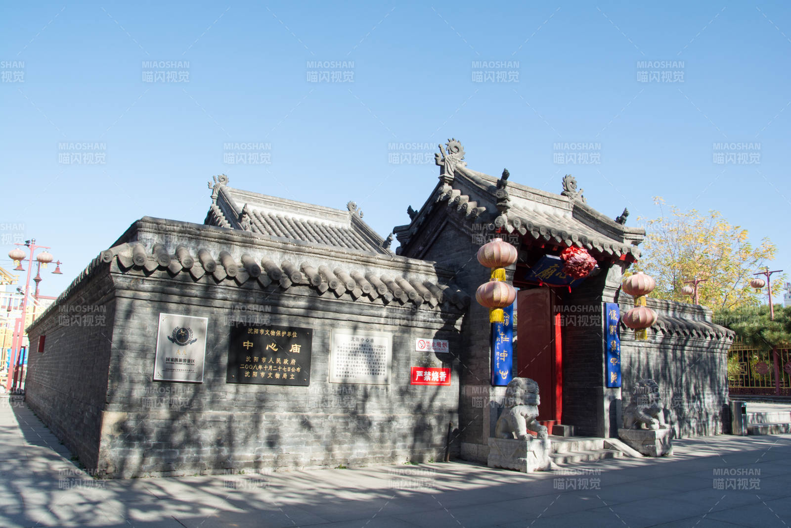 沈阳古色古香的庙宇门楼图片