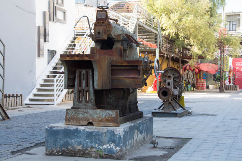 锈迹斑斑的旧机器图片