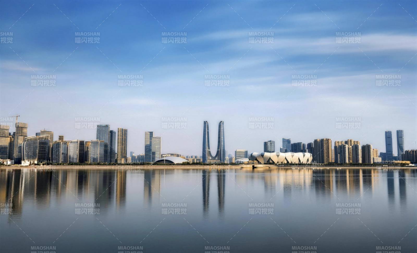 城市天际线倒影图片