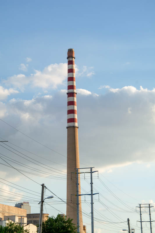 红白条纹烟囱图片