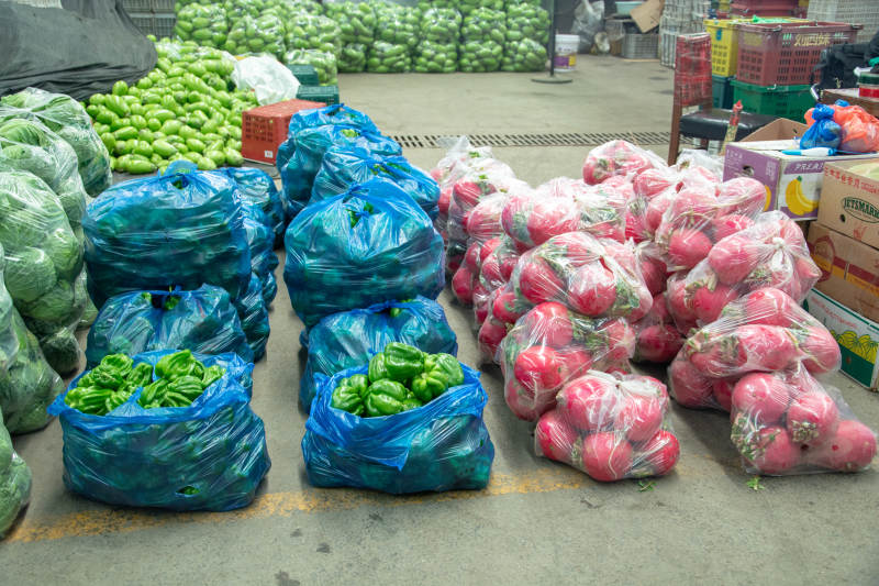 新鲜蔬菜市场一角图片