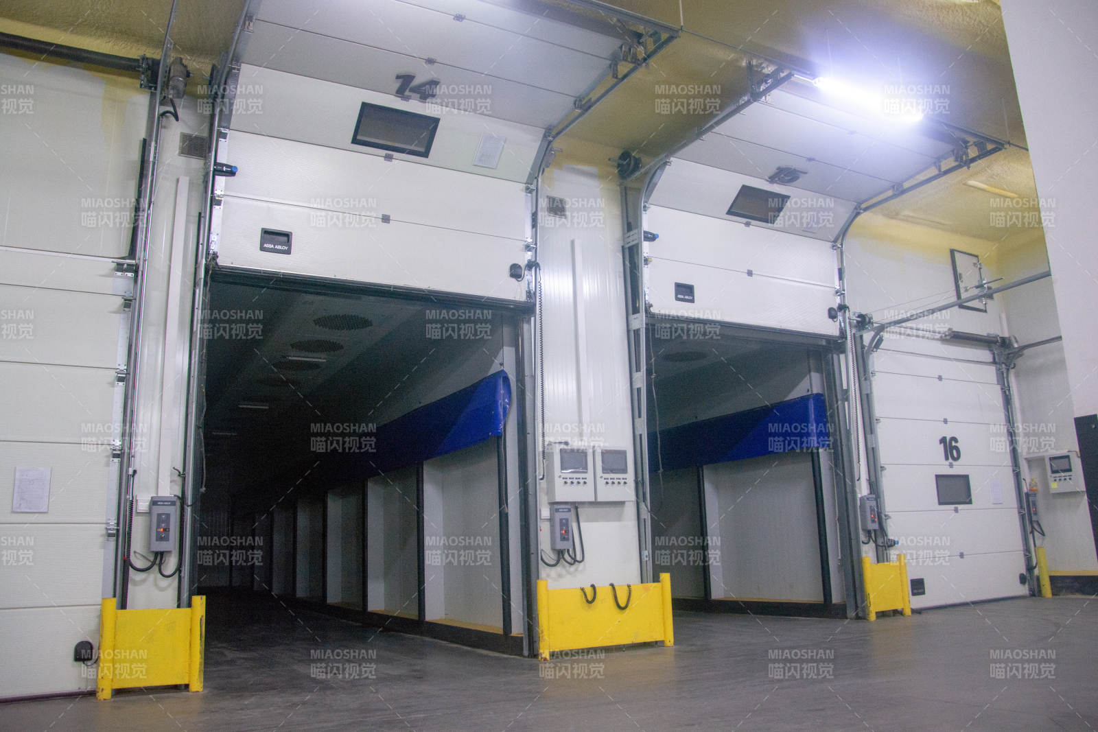 地下车库入口图片