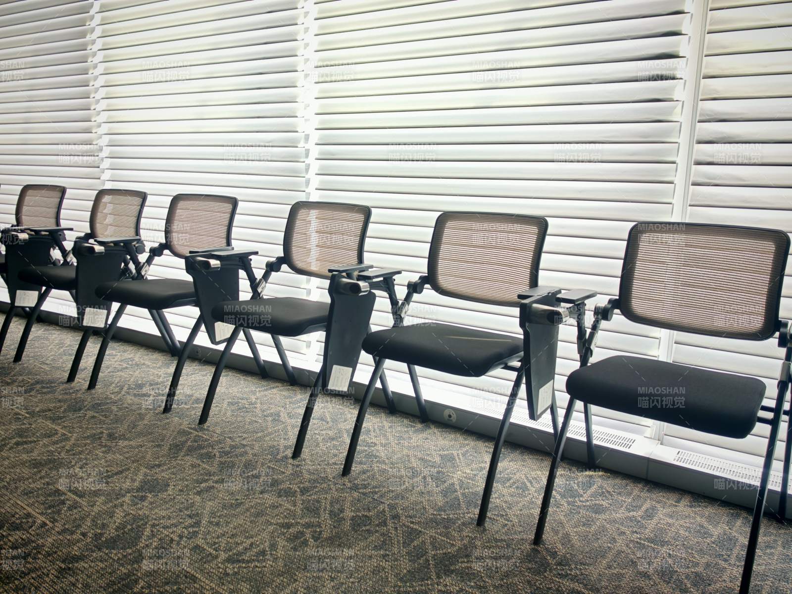 会议室排列座椅图片
