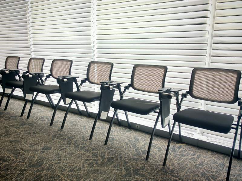 会议室排列座椅图片