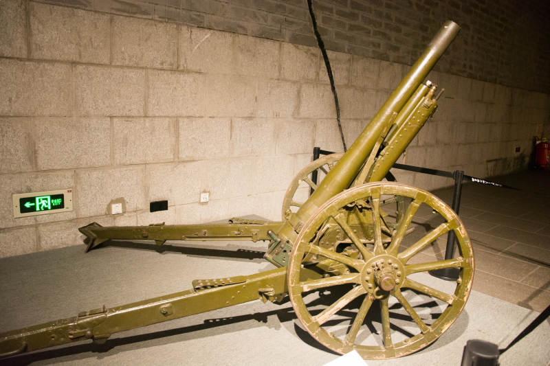 旧式火炮陈列图片
